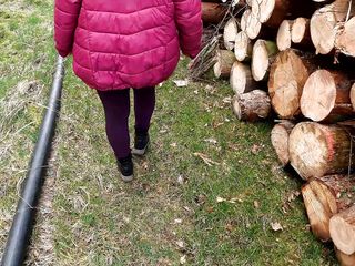 Bouncy Tits Action: Wijd uitgespreid trek ik je poesjeslipjes af