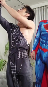 Odgrywanie roli w kostiumie Superman X Spiderman