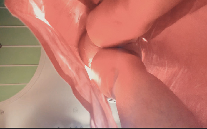 Hot Sis: Üvey kız kardeşimi onu sert sikmesi için film izlemeye davet...