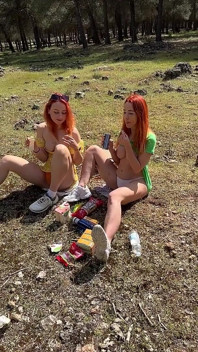 Picnic with My Girlfriend in Forest and Leave Lots of Trash
