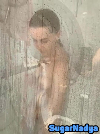 SugarNadya: Русскую красотку SugarNadya увидела в душе, а потом мы трахнули в позе 69