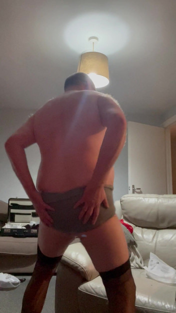 Ancient456: 欲情した女装ストリップティーズ