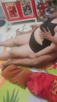 Wstyd kobieta jest samotna. Zapraszanie nieznajomego do swojego domu