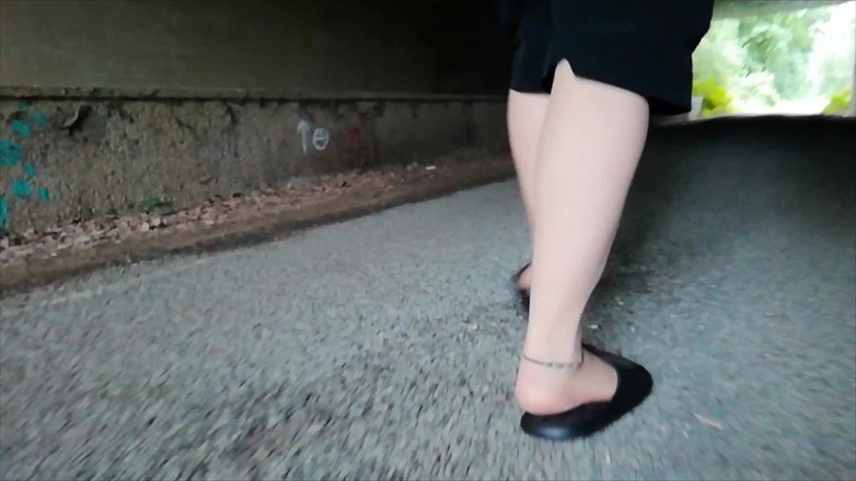 Carmen_Nylonjunge: Nylonové nohy na procházku v přírodě