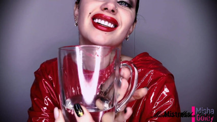 Goddess Misha Goldy: Adorate la mia cagna segna rossetto!