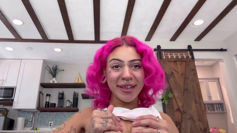 Nali Marie: Nali Marie hoppar över klass och ger dig instruktioner