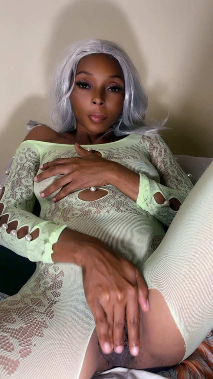 Seductive Fatuma: Эта киска хочет такой витамин D