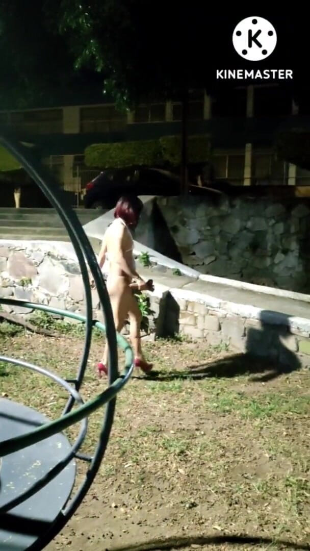 Traviezisha: Sissy Crossdresser i kyskhet och Micro Bikini dildoing her ass...