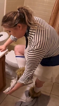 Pomáhám mému nevlastnímu bratrovi procvičovat sex