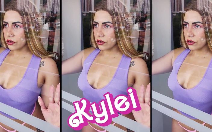 Kylei Ellish: バービー・カイレイとバービー・アリシアは、ケンの不在中に非常にひどい振る舞いをしました。バービーのポルノの世界。