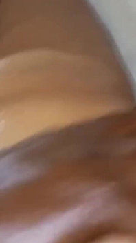 Üvey annemin arkadaşını sikiyorum, onu ziyarete geldi