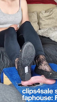 Peti zakar amatur memijak dan mendera telur di Ballerina dan Stoking Nilon