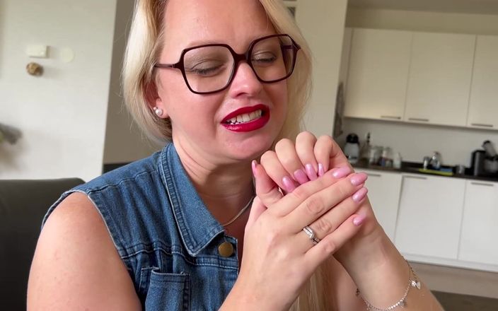Anna Lynx: Lange nägel klopfen fetisch asmr