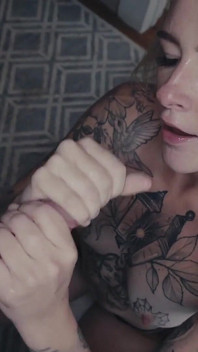 Blonde geile hals-schlampe schlampiger blowjob und spermaspritzen!