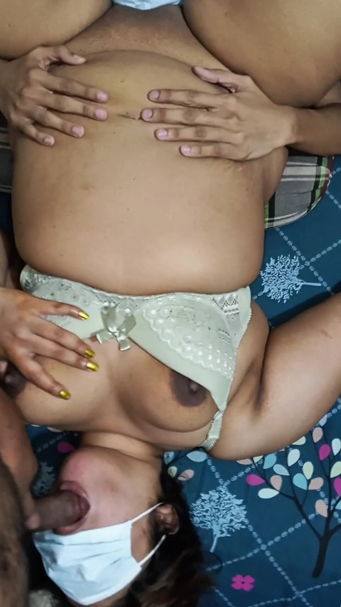 Black Adam: Desi Bhabhi viene scopata in trio - grandi tette e figa...