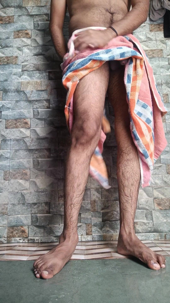 Pussy_lover_33: A Boy Remove Pubic Hair on the Bathroom with Bathing...