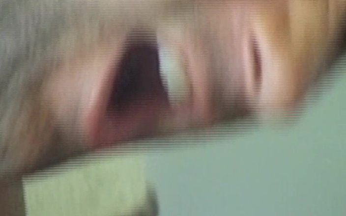 Just X Gays amateur porn: 渴望它：他深入，然后像没有明天一样骑乘
