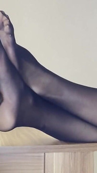 Addicted to Valerias Feet - Nylon Foot Worship (part 1)