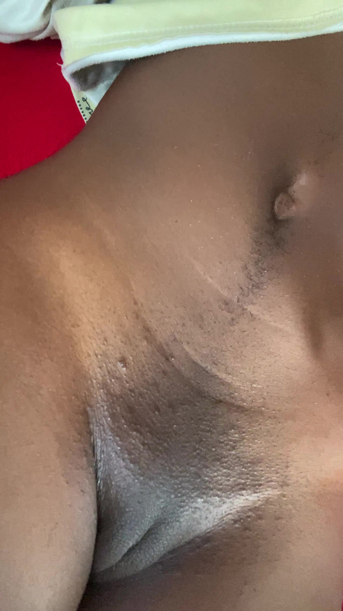 Slipperyblackgirl: Memek cewek jalang ini dientot habis-habisan sampai dicrot di dalam