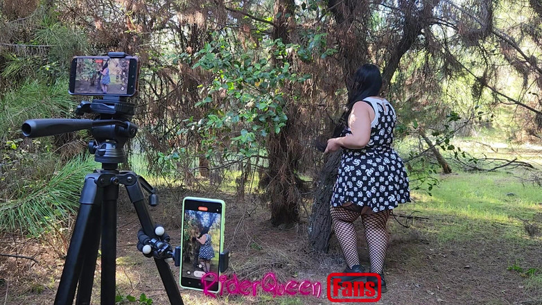 Riderqueen BBW Step Mom Latina Ebony: Riderqueen в одиночестве, на улице, Видео для фанатов