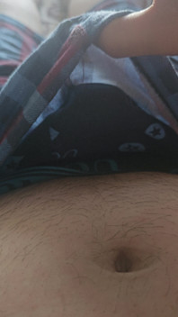 침대에서 자위하는 남자