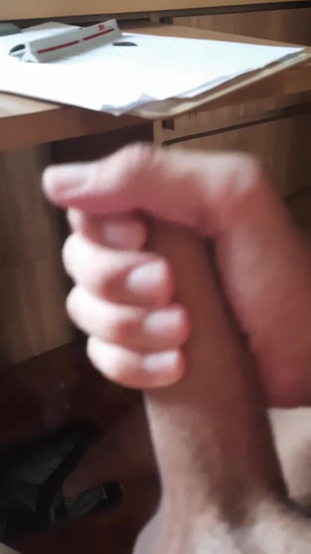 Brasileirosbk: Masturbate unde the office table