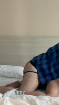 Papai urso grande prenha e despeja porra de gêmeos