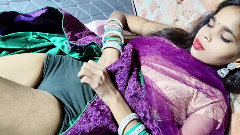 Shivanibaby: Aku pecah perawan gadis perawan ini saat pesta ulang tahun...