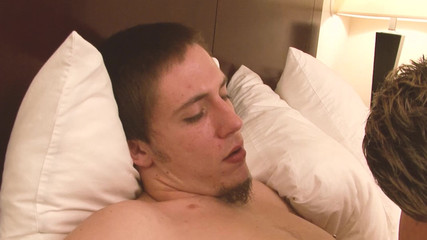 SEXUAL SIN GAY: Adegan hamba miang 3: Lelaki gay miang memanggil kawan untuk mengongkeknya...