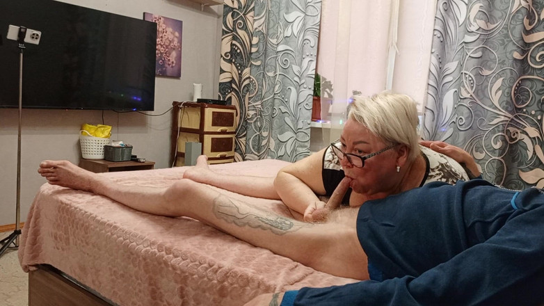 Zona901: 딥 오럴 후 사정을 간신히 삼켜버린 이웃