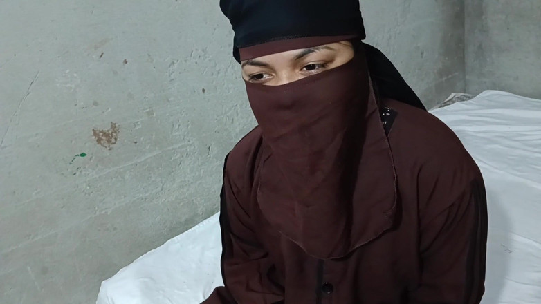 Dearshivani: Gadis muslim ngasih hadiah untuk pemilik rumahnya