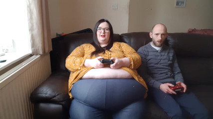 SSBBWLadyBrads: Товстушка грає з животом