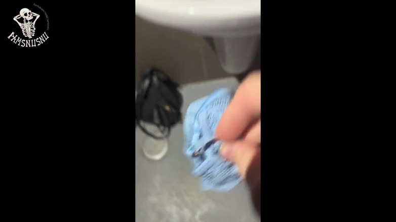 Pamsnusnu: Gadis spanyol yang lagi sange nyepong kontolku di bioskop dan...