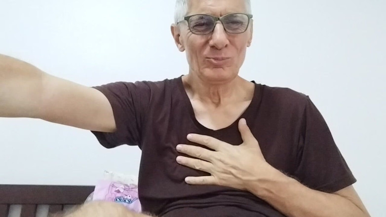 Big uncut hard cock: जीभ से पता चलता है मेरे बड़े लंड को चोदो