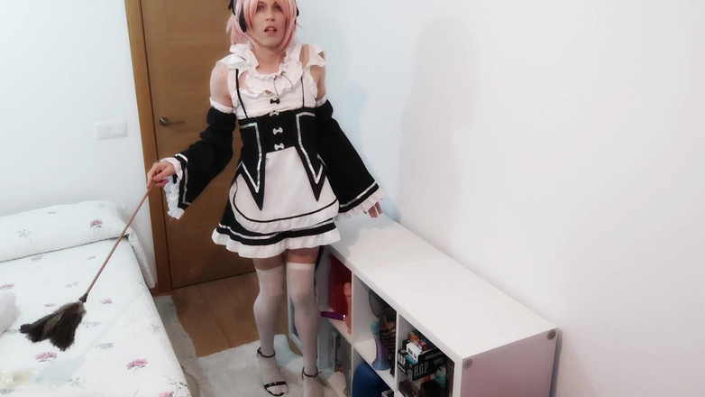 Leona Incubo: Hizmetçi efendisi için mastürbasyon yapıyor