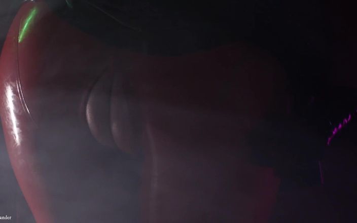 Arya Grander: Cinsel pin up fetiş modeli yağlı parlak seks kostümüyle yavaşça...