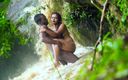 Cine Flix Media: Дези пара, Срабани и Suman занимается сексом в открытых джунглях на улице у водопада