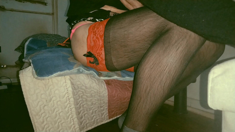 brake my ass: Si banci cantik dengan pantat bahenol lagi asik muasin lubang...