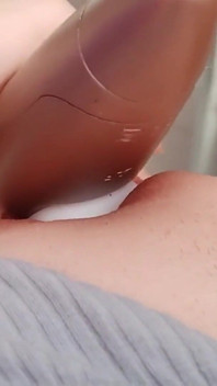 침대에서 찐 갈색 머리 폭발 젖은 시오후키, 필터 없음, 그냥 쾌락