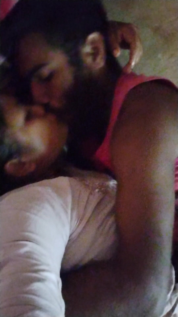 Mg3947731: Индийская милфа с огромными сиськами раздеваетСя с Saree Choli и трахается с Devar Ji