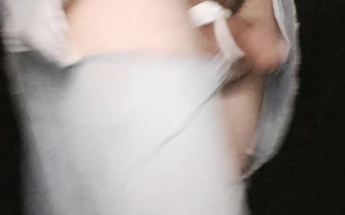 kinkygaynudist: 하이웨이 브리지를 가로질러 알몸으로 걷는 게이 남자
