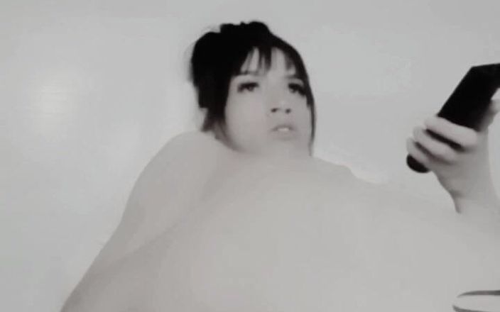 Afryca: La bella influencer transessuale messicana si masturba fino a quando...