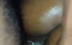 Üvey erkek kardeş yalnız olduğumuzda beni sikiyor