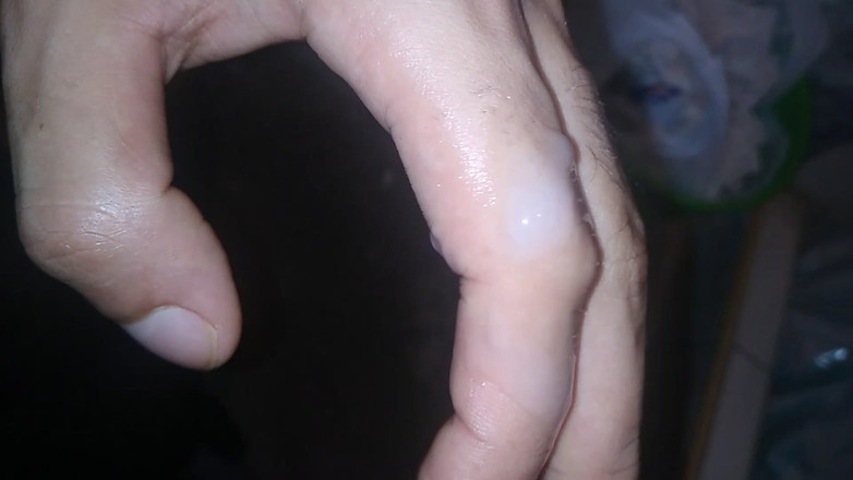 AlexAlejandro13: J’ai du sperme dans ma main