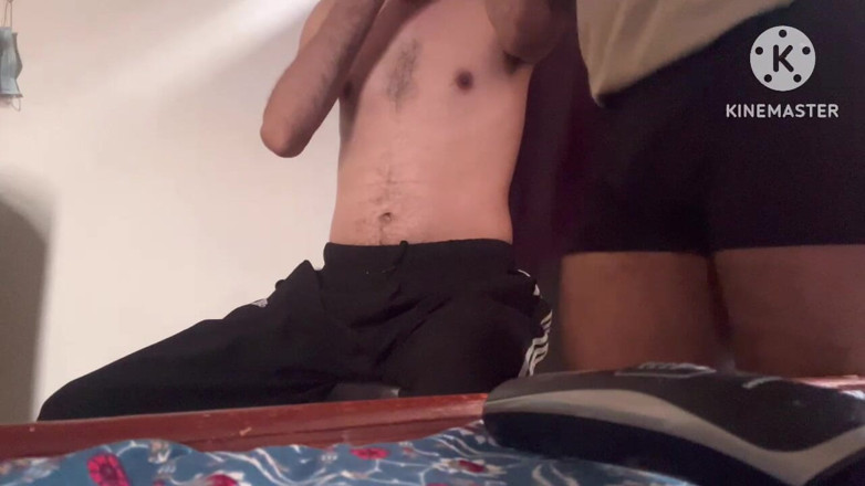 Desi__Panda: Indiano gay barbeiro pela primeira vez segura meu grande pau...