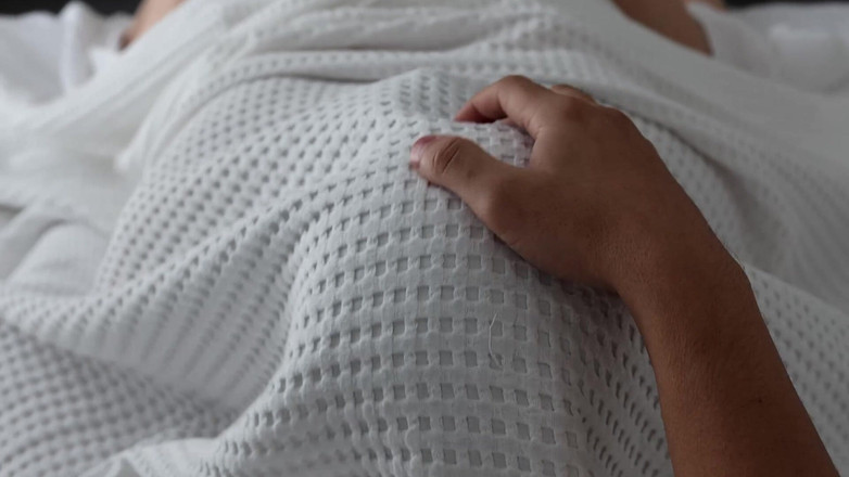 Alina Rai: Nevlastní matka probudila svého nevlastního syna sladkým kouřením