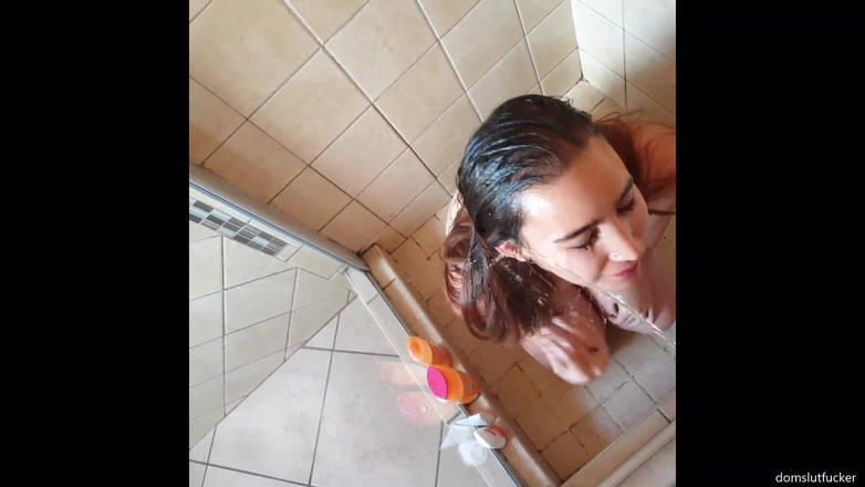 domslutfucker: Náctiletá děvka použitá jako lidská toaleta - kompilace