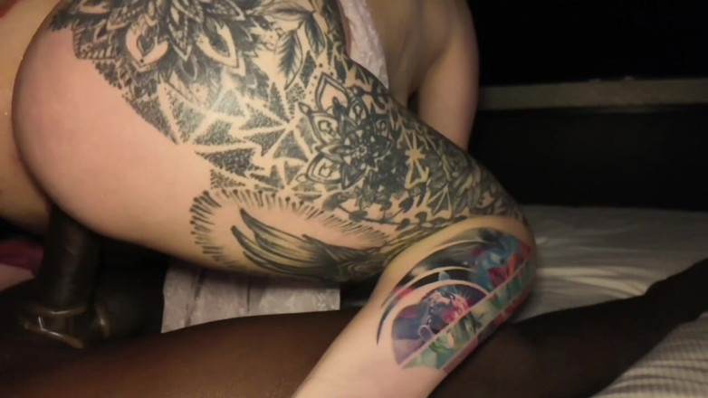 SandyCandie: Velké černé péro ze mě dělá jeho šukající děvku a omnožuje mě