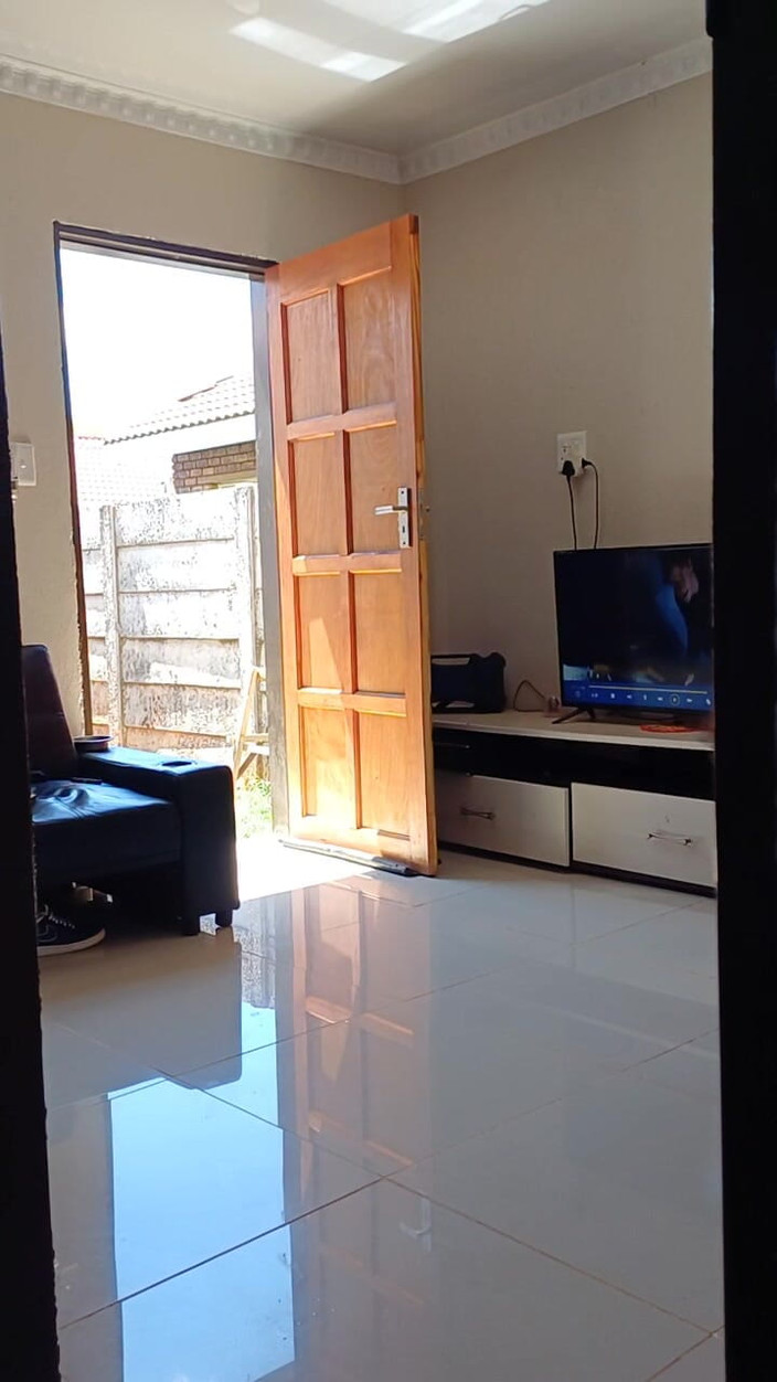 MphowaLepona: बड़ी गांड खिंचाव