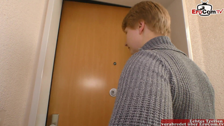 EroCom: Natural neighbor with short hair seduced to a spontaneous fuck